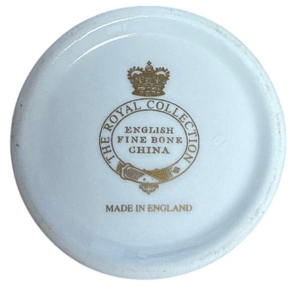 William & Catherine 2011 Marriage Round Trinket Box Royal Collection Bone China - Picture 5 of 7